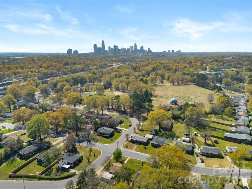 1538 Waddell Street, Charlotte, NC 28216.  MLS# CAR4362384, YatesRealty ID 15715. 