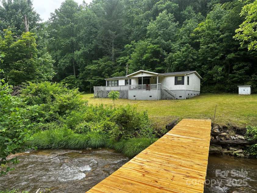 731 Pigeon Roost Road, Green Mountain, NC 28740.  MLS# CAR4264703, YatesRealty ID 15715. 