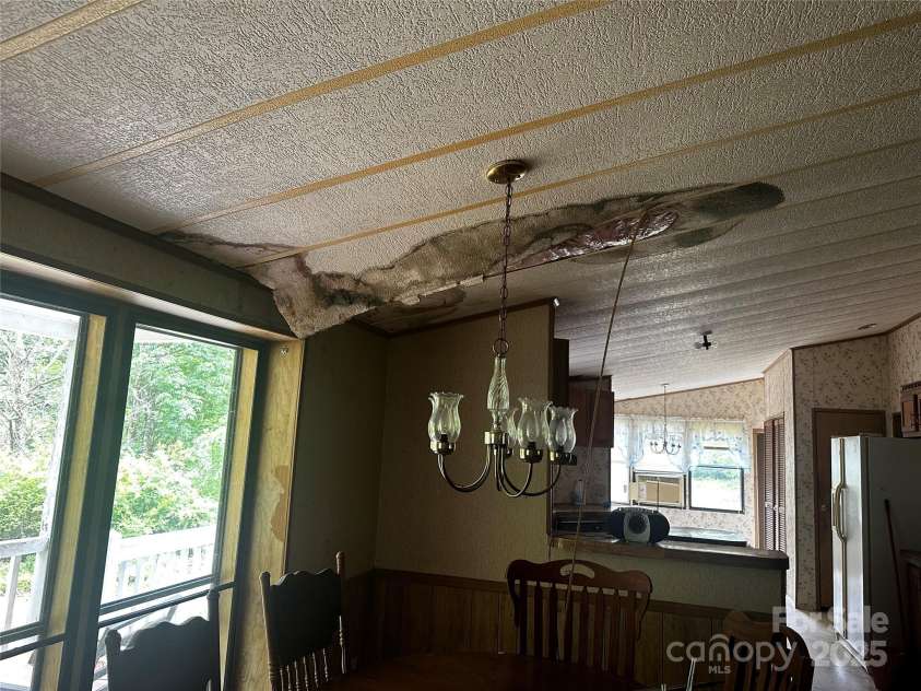 731 Pigeon Roost Road, Green Mountain, NC 28740.  MLS# CAR4264703, YatesRealty ID 15715. 