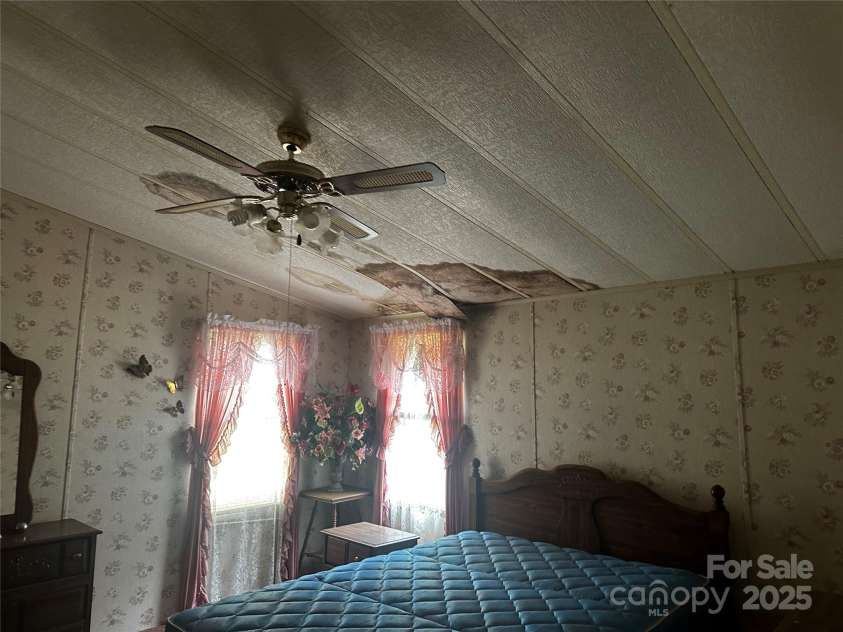 731 Pigeon Roost Road, Green Mountain, NC 28740.  MLS# CAR4264703, YatesRealty ID 15715. 