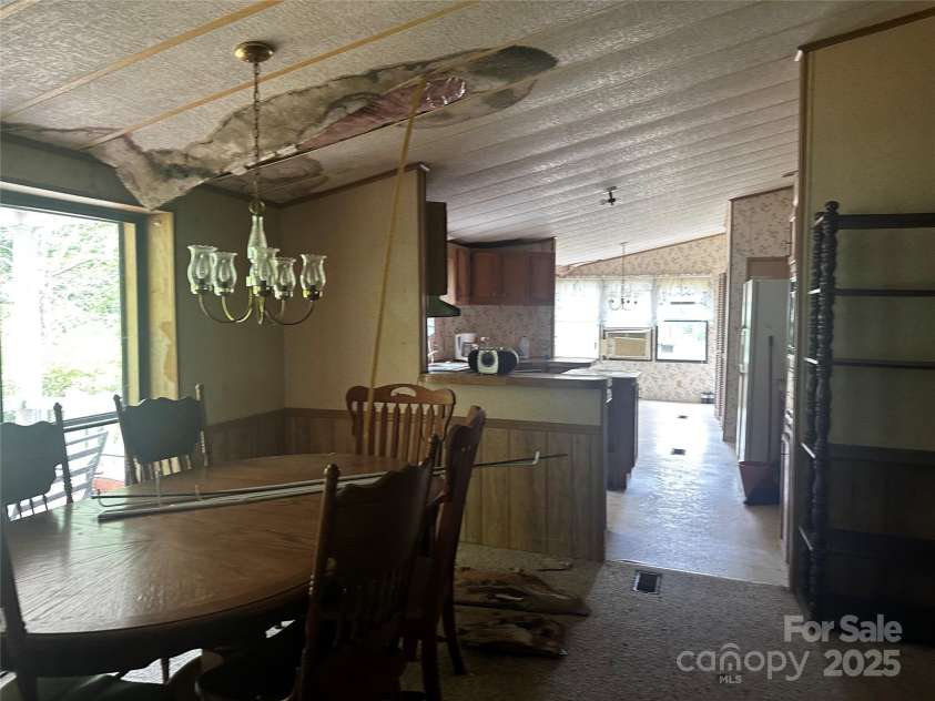 731 Pigeon Roost Road, Green Mountain, NC 28740.  MLS# CAR4264703, YatesRealty ID 15715. 