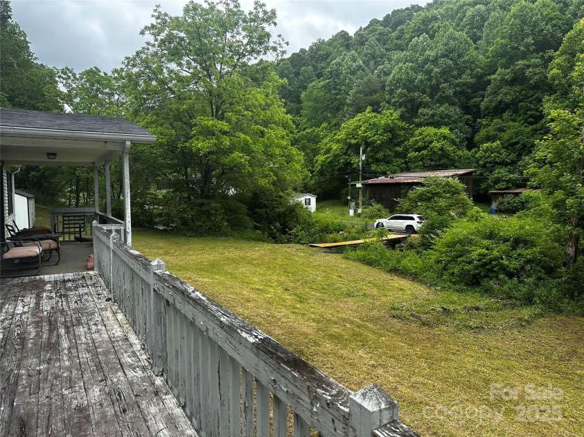 731 Pigeon Roost Road, Green Mountain, NC 28740.  MLS# CAR4264703, YatesRealty ID 15715. 