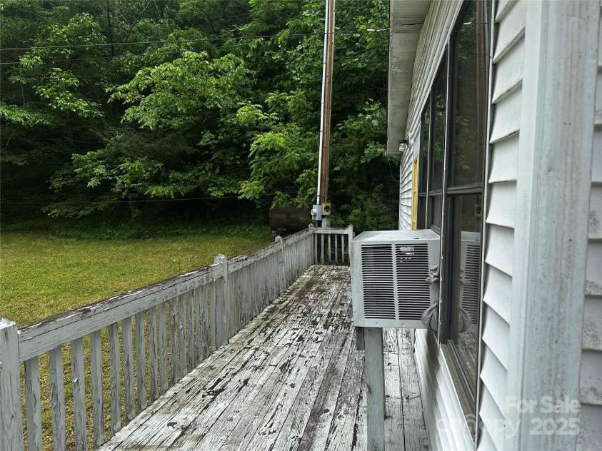 731 Pigeon Roost Road, Green Mountain, NC 28740.  MLS# CAR4264703, YatesRealty ID 15715. 
