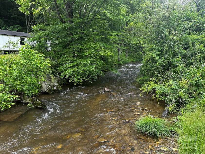 731 Pigeon Roost Road, Green Mountain, NC 28740.  MLS# CAR4264703, YatesRealty ID 15715. 