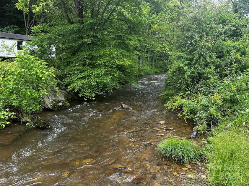 731 Pigeon Roost Road, Green Mountain, NC 28740.  MLS# CAR4264703, YatesRealty ID 15715. 