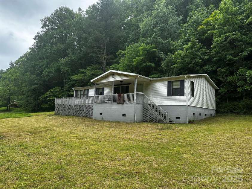 731 Pigeon Roost Road, Green Mountain, NC 28740.  MLS# CAR4264703, YatesRealty ID 15715. 