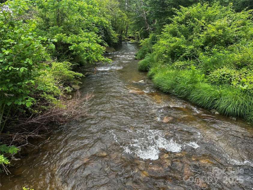 731 Pigeon Roost Road, Green Mountain, NC 28740.  MLS# CAR4264703, YatesRealty ID 15715. 