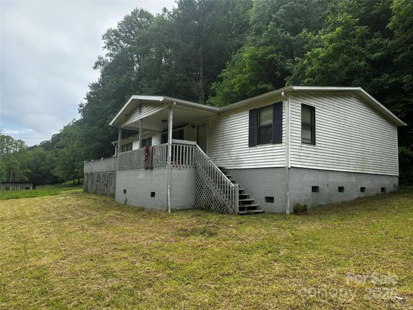 731 Pigeon Roost Road, Green Mountain, NC 28740.  MLS# CAR4264703, YatesRealty ID 15715. 