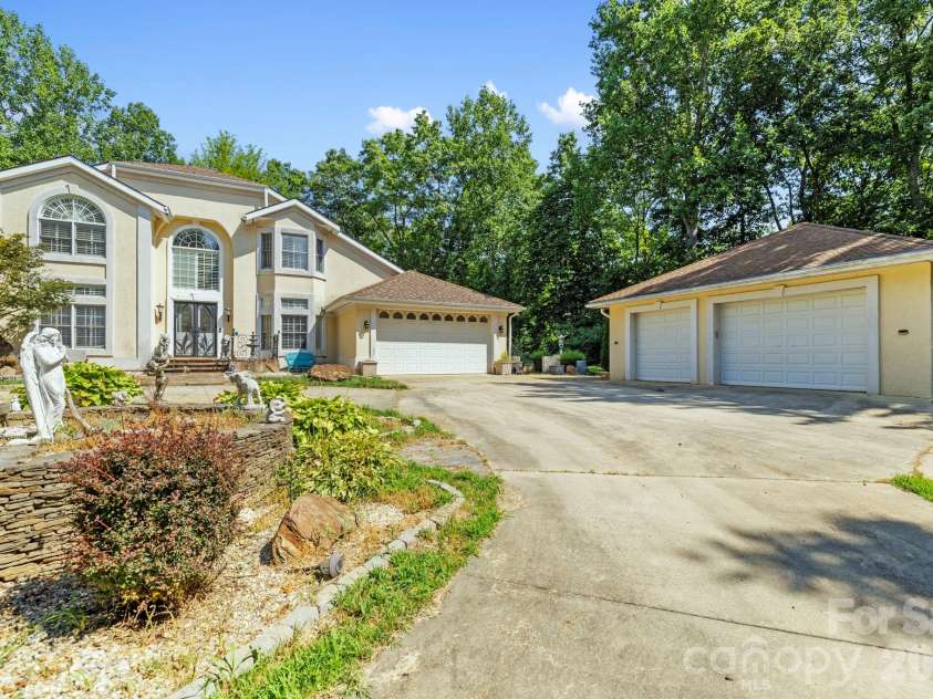 652 Avery Creek Road, Arden, NC 28704.  MLS# CAR4282113, YatesRealty ID 15716. 