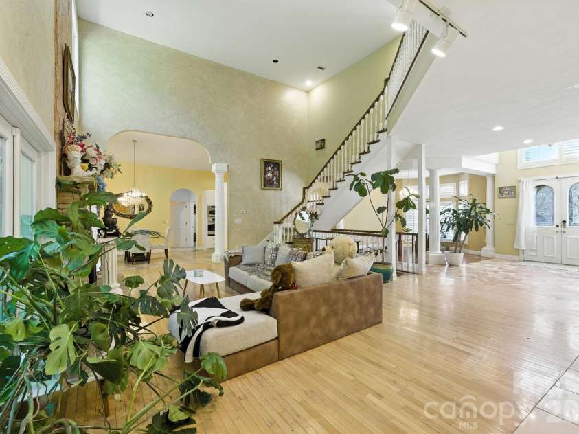 652 Avery Creek Road, Arden, NC 28704.  MLS# CAR4282113, YatesRealty ID 15716. 