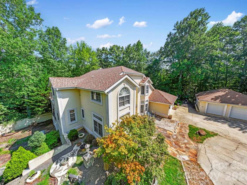 652 Avery Creek Road, Arden, NC 28704.  MLS# CAR4282113, YatesRealty ID 15716. 