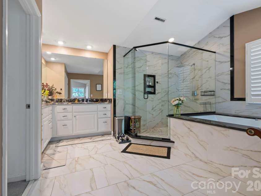 652 Avery Creek Road, Arden, NC 28704.  MLS# CAR4282113, YatesRealty ID 15716. En suite second level attached to primary bedroom
