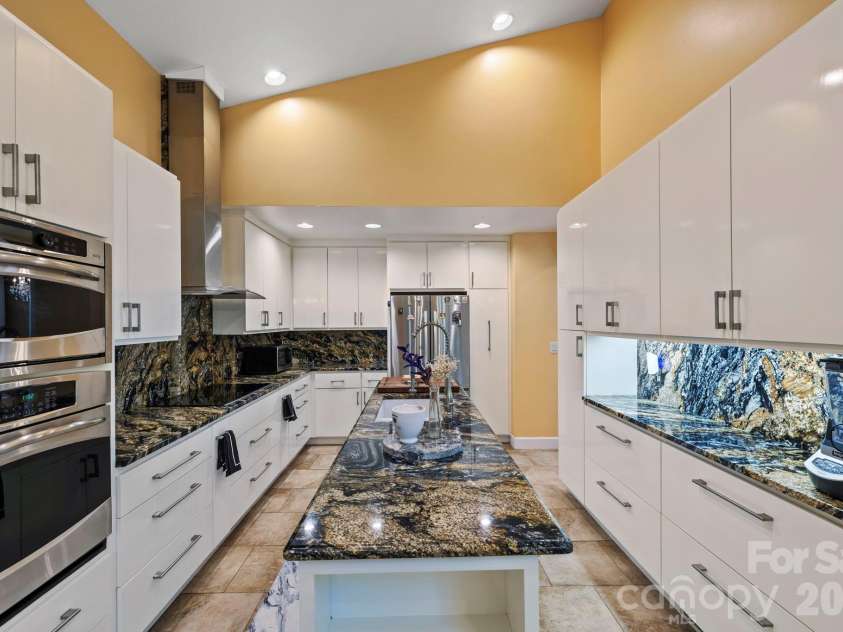 652 Avery Creek Road, Arden, NC 28704.  MLS# CAR4282113, YatesRealty ID 15716. Main level kitchen