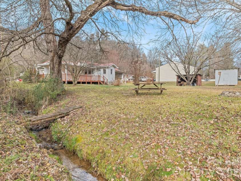 1124 Skyland Drive, Sylva, NC 28779.  MLS# CAR4342310, YatesRealty ID 15717. 