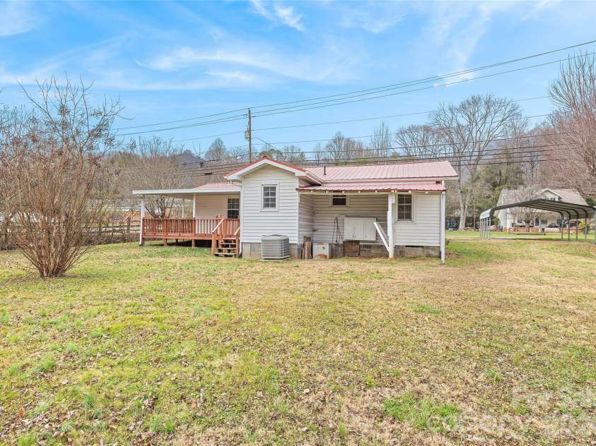 1124 Skyland Drive, Sylva, NC 28779.  MLS# CAR4342310, YatesRealty ID 15717. 