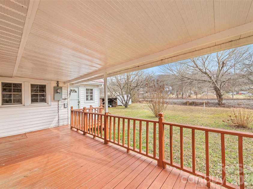1124 Skyland Drive, Sylva, NC 28779.  MLS# CAR4342310, YatesRealty ID 15717. 