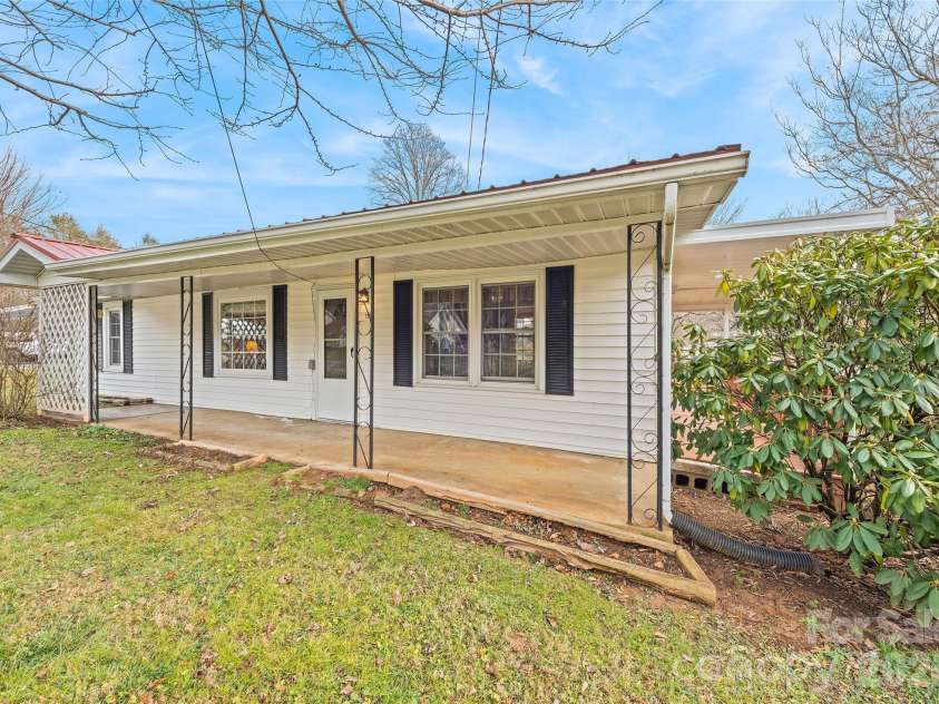1124 Skyland Drive, Sylva, NC 28779.  MLS# CAR4342310, YatesRealty ID 15717. 