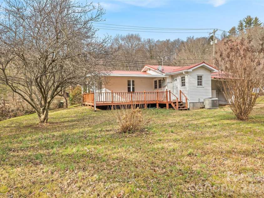 1124 Skyland Drive, Sylva, NC 28779.  MLS# CAR4342310, YatesRealty ID 15717. 