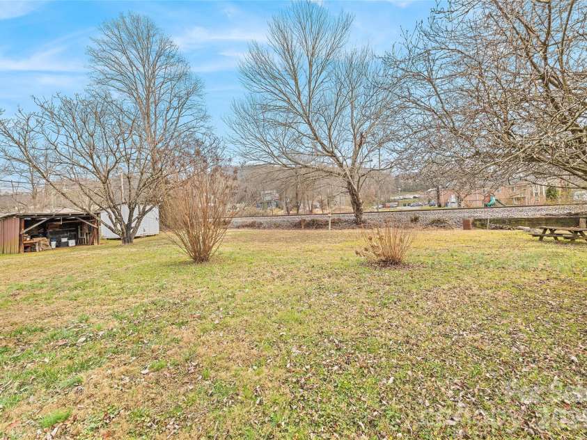 1124 Skyland Drive, Sylva, NC 28779.  MLS# CAR4342310, YatesRealty ID 15717. 