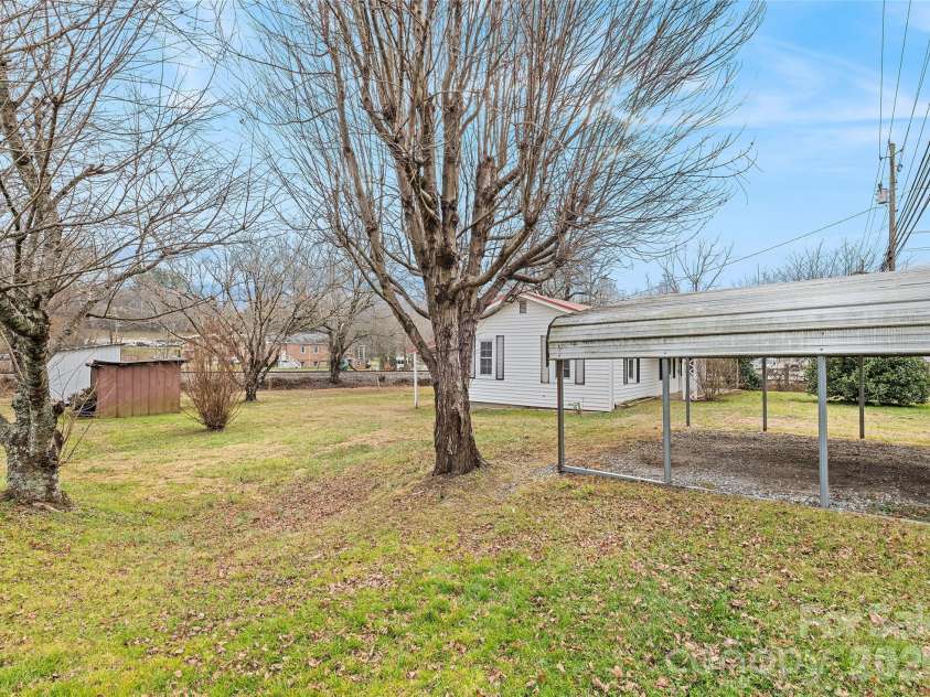 1124 Skyland Drive, Sylva, NC 28779.  MLS# CAR4342310, YatesRealty ID 15717. 