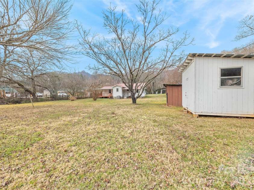 1124 Skyland Drive, Sylva, NC 28779.  MLS# CAR4342310, YatesRealty ID 15717. 