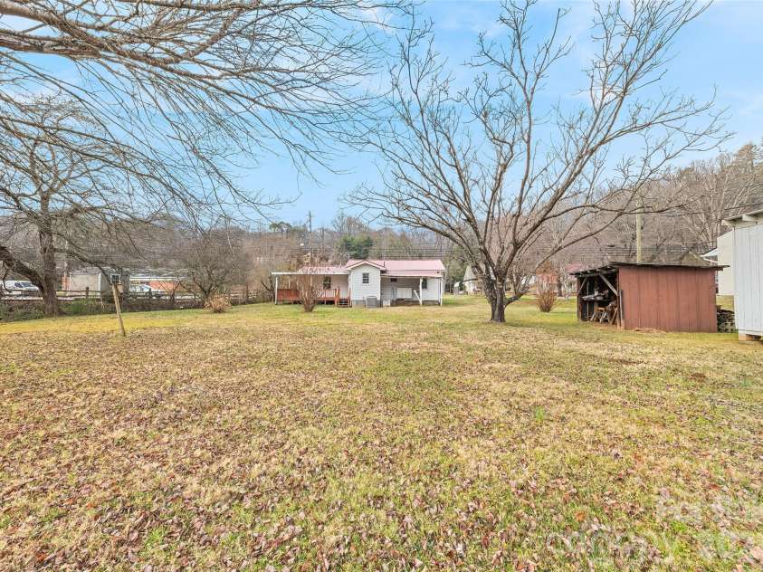 1124 Skyland Drive, Sylva, NC 28779.  MLS# CAR4342310, YatesRealty ID 15717. 