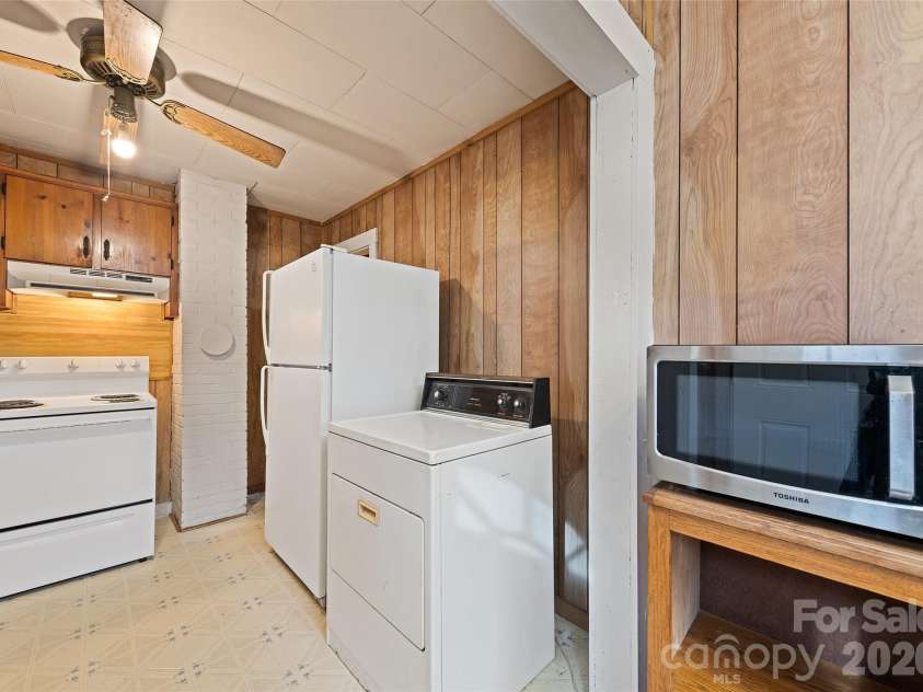 1124 Skyland Drive, Sylva, NC 28779.  MLS# CAR4342310, YatesRealty ID 15717. Kitchen