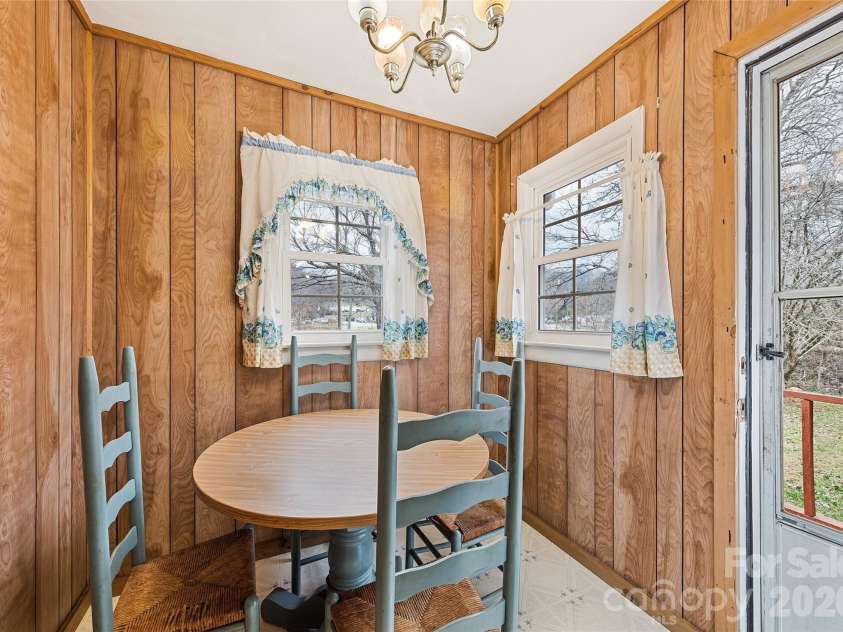 1124 Skyland Drive, Sylva, NC 28779.  MLS# CAR4342310, YatesRealty ID 15717. Kitchen