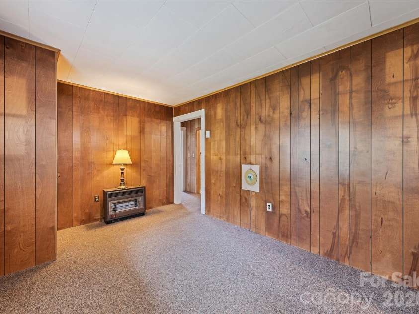 1124 Skyland Drive, Sylva, NC 28779.  MLS# CAR4342310, YatesRealty ID 15717. Sitting Room