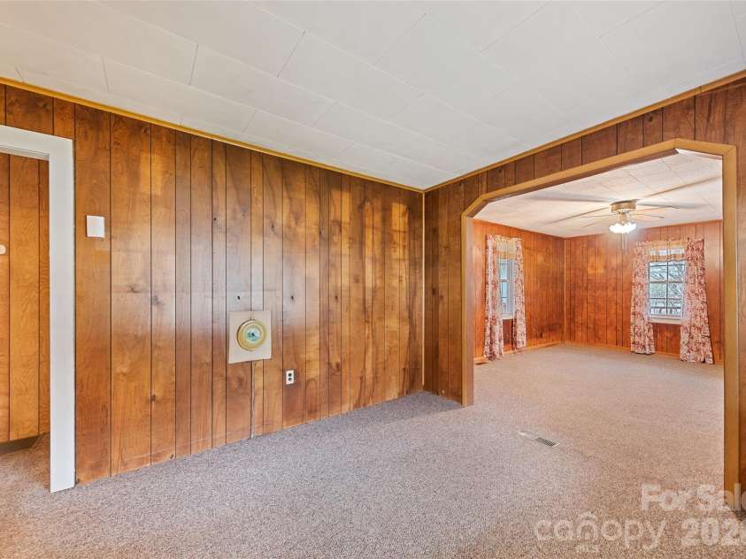 1124 Skyland Drive, Sylva, NC 28779.  MLS# CAR4342310, YatesRealty ID 15717. Sitting Room