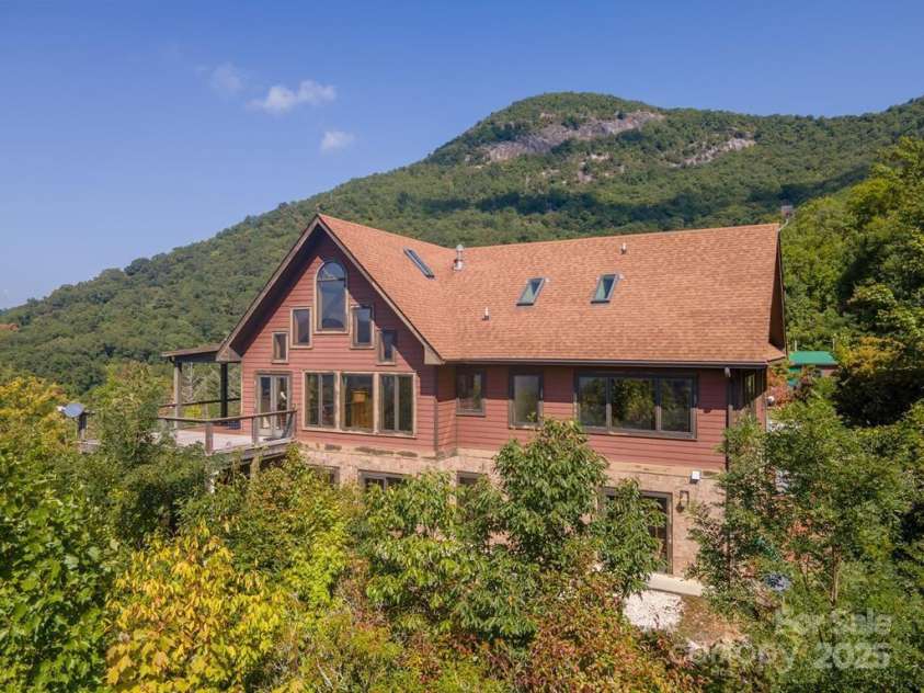 37 Jones Knob Road, Franklin, NC 28734.  MLS# CAR4264258, YatesRealty ID 15717. 