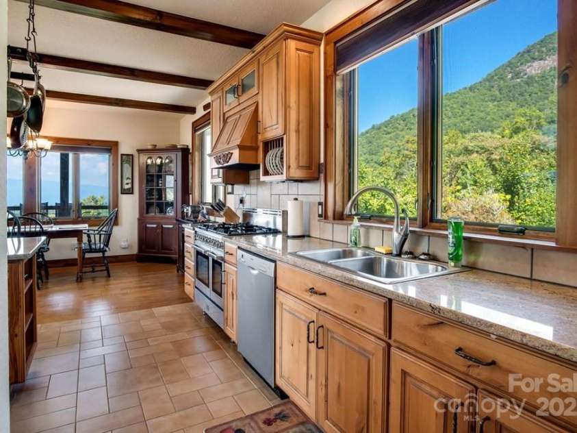 37 Jones Knob Road, Franklin, NC 28734.  MLS# CAR4264258, YatesRealty ID 15717. 