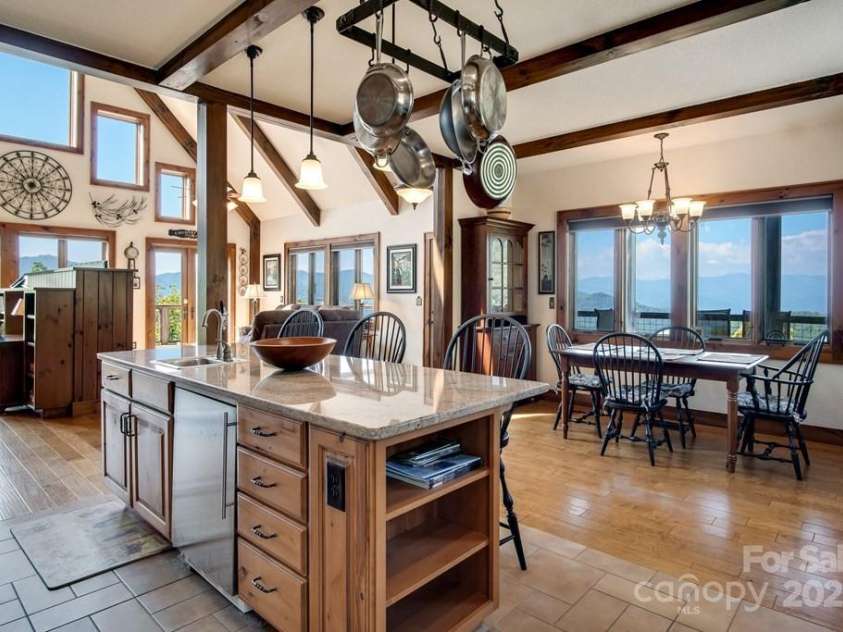 37 Jones Knob Road, Franklin, NC 28734.  MLS# CAR4264258, YatesRealty ID 15717. 