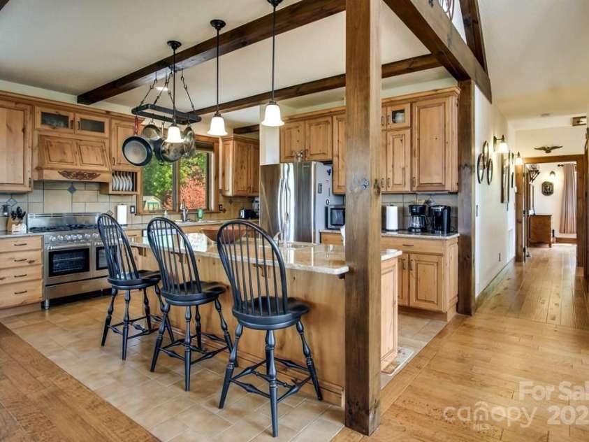 37 Jones Knob Road, Franklin, NC 28734.  MLS# CAR4264258, YatesRealty ID 15717. 