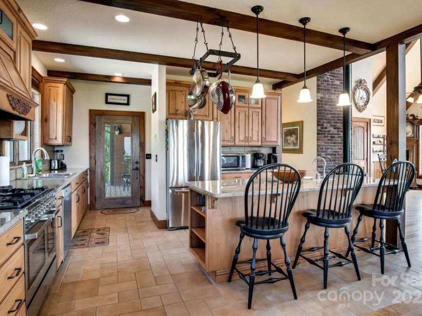 37 Jones Knob Road, Franklin, NC 28734.  MLS# CAR4264258, YatesRealty ID 15717. 