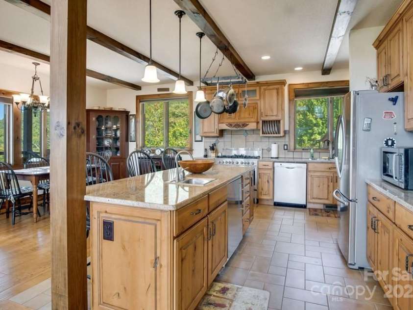 37 Jones Knob Road, Franklin, NC 28734.  MLS# CAR4264258, YatesRealty ID 15717. 