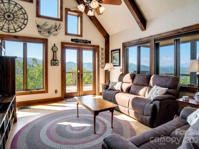 37 Jones Knob Road, Franklin, NC 28734.  MLS# CAR4264258, YatesRealty ID 15717. 