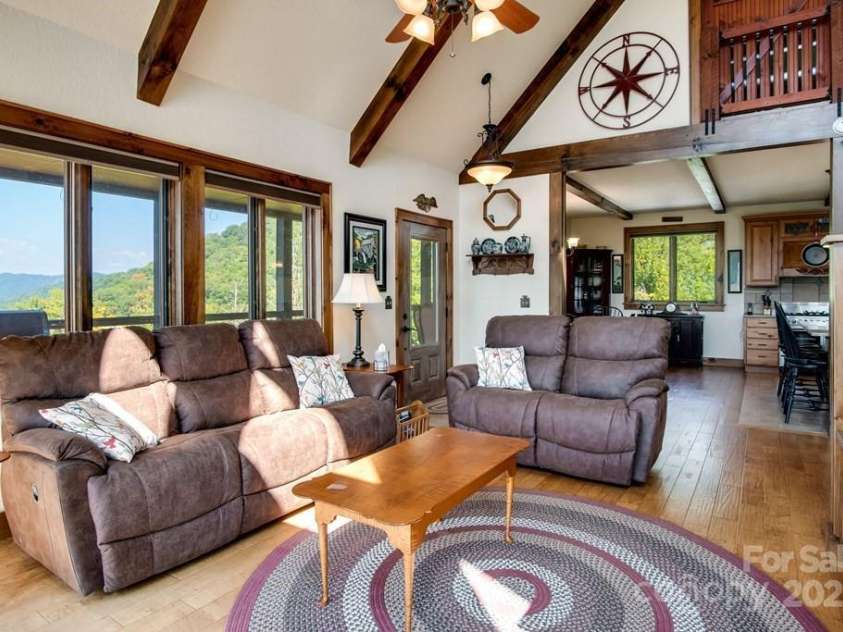 37 Jones Knob Road, Franklin, NC 28734.  MLS# CAR4264258, YatesRealty ID 15717. 