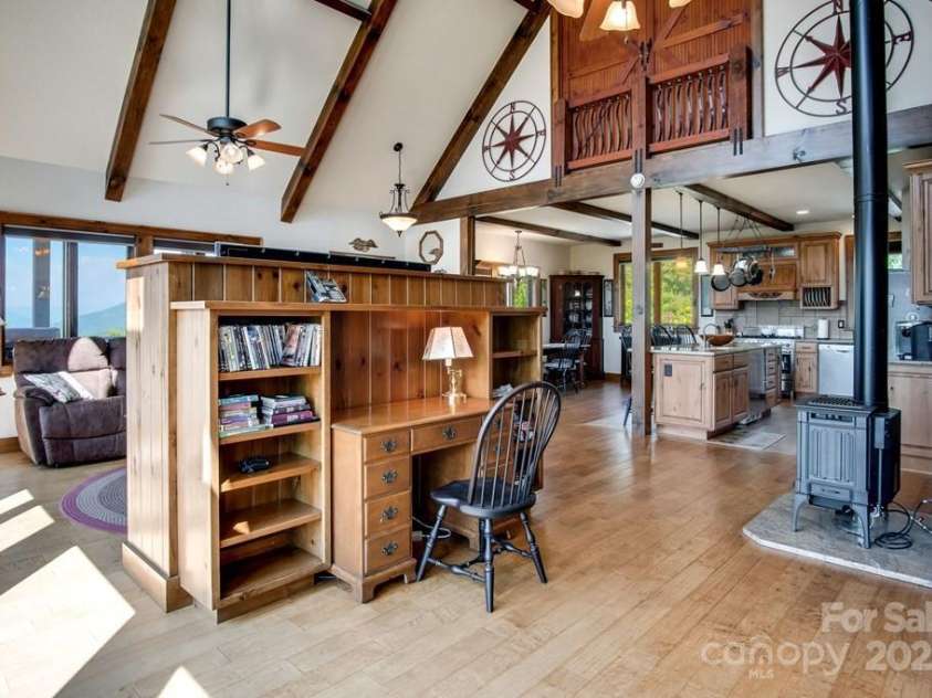 37 Jones Knob Road, Franklin, NC 28734.  MLS# CAR4264258, YatesRealty ID 15717. 