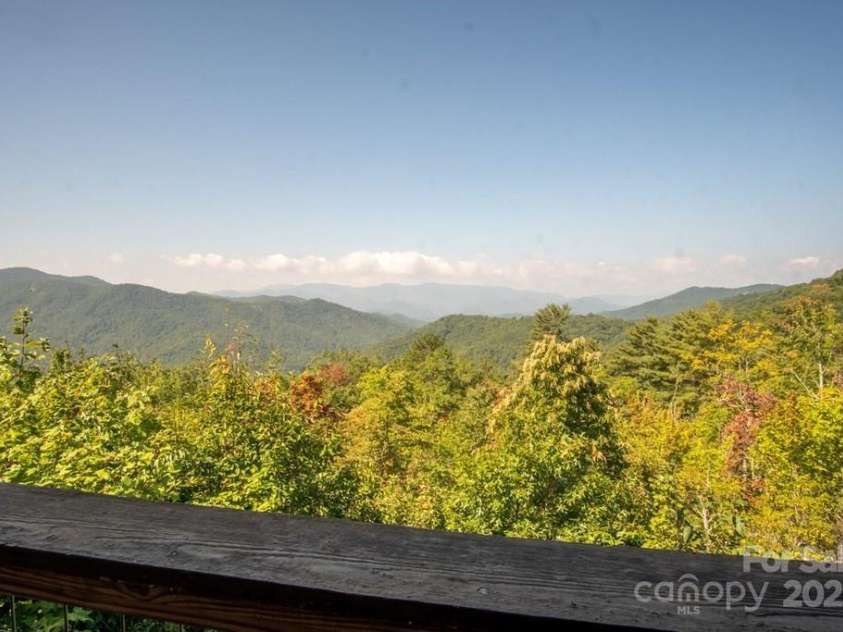37 Jones Knob Road, Franklin, NC 28734.  MLS# CAR4264258, YatesRealty ID 15717. 