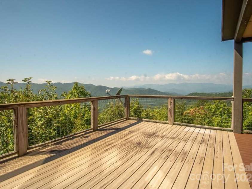 37 Jones Knob Road, Franklin, NC 28734.  MLS# CAR4264258, YatesRealty ID 15717. 