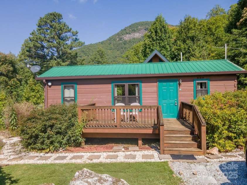 37 Jones Knob Road, Franklin, NC 28734.  MLS# CAR4264258, YatesRealty ID 15717. 