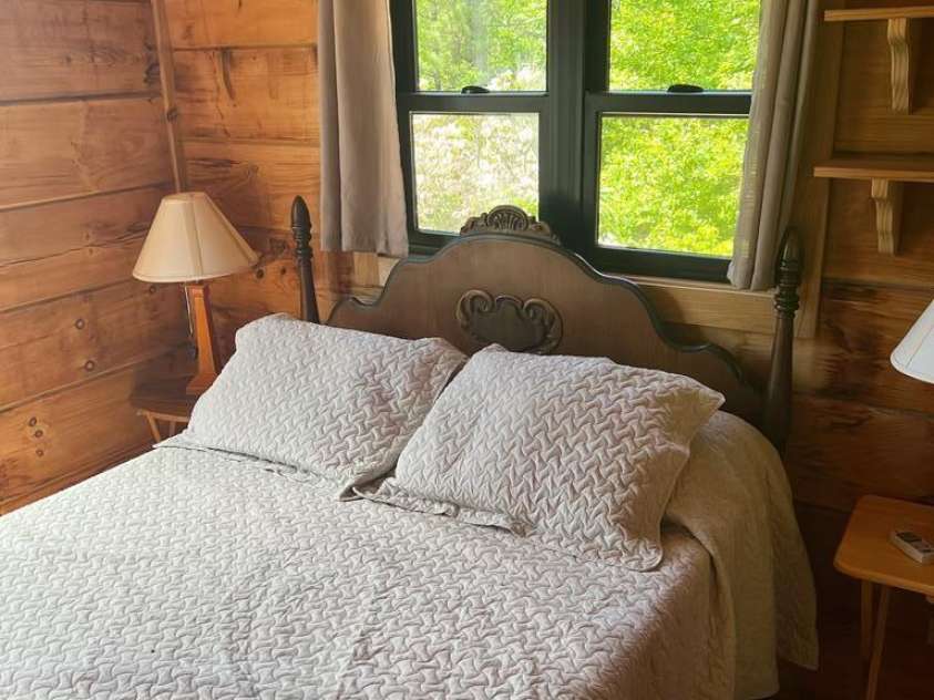 37 Jones Knob Road, Franklin, NC 28734.  MLS# CAR4264258, YatesRealty ID 15717. 