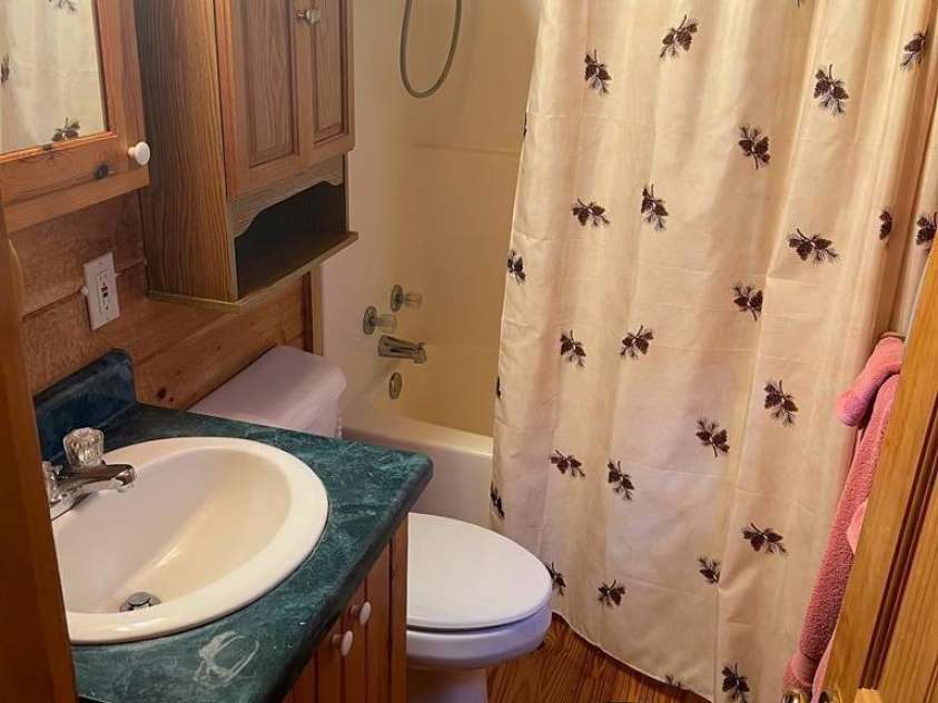 37 Jones Knob Road, Franklin, NC 28734.  MLS# CAR4264258, YatesRealty ID 15717. 