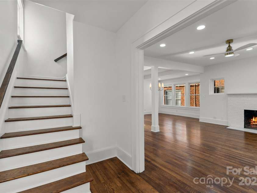 71 Buchanan Avenue, Asheville, NC 28801.  MLS# CAR4263224, YatesRealty ID 15718. 