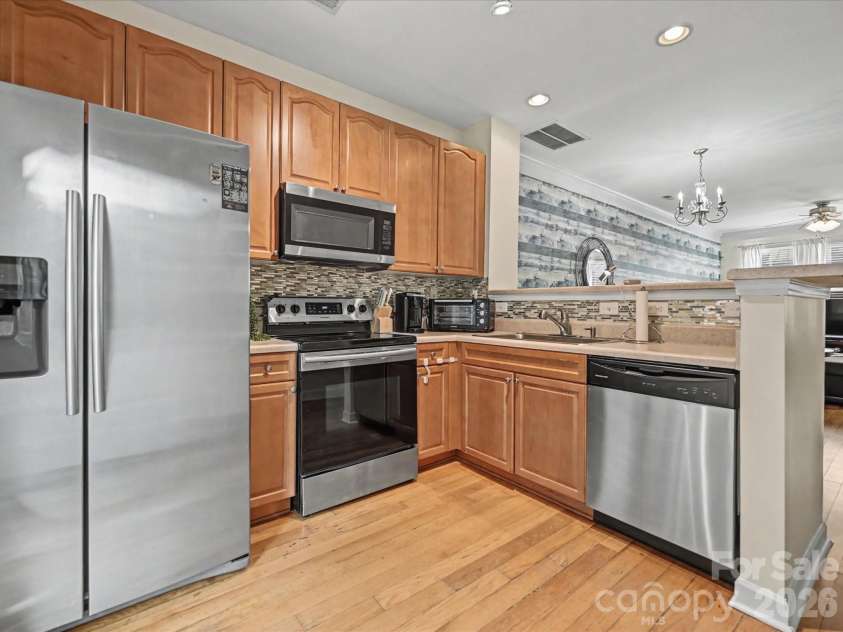 8421 Scotney Bluff Avenue, Charlotte, NC 28273.  MLS# CAR4356591, YatesRealty ID 15719. 