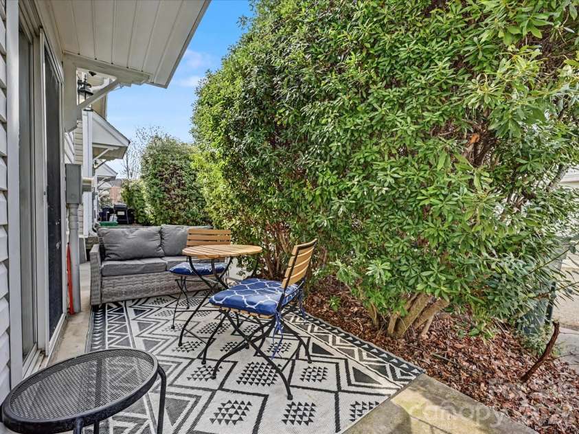 8421 Scotney Bluff Avenue, Charlotte, NC 28273.  MLS# CAR4356591, YatesRealty ID 15719. Back patio