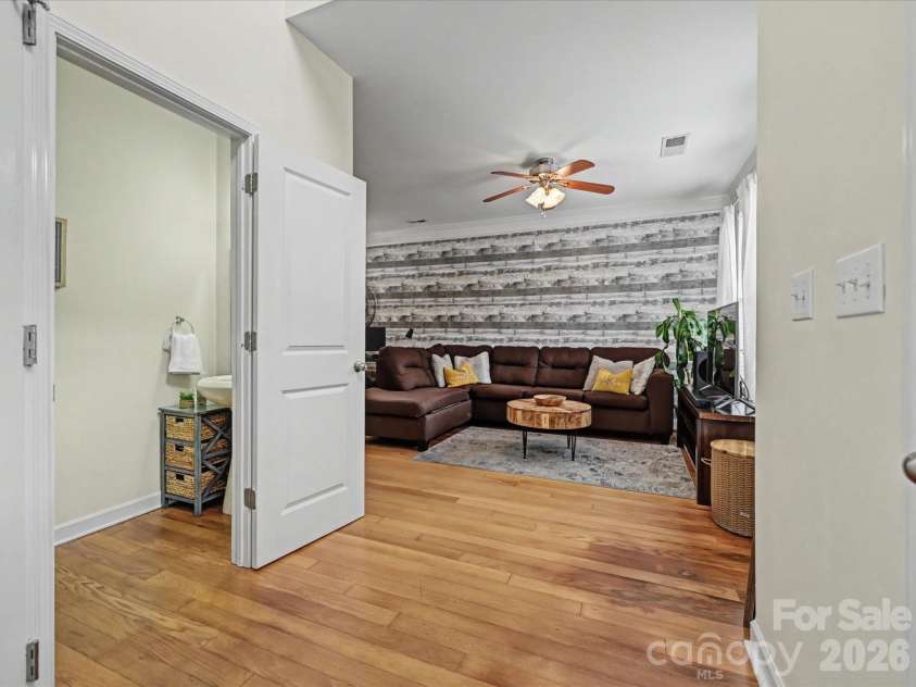 8421 Scotney Bluff Avenue, Charlotte, NC 28273.  MLS# CAR4356591, YatesRealty ID 15719. Foyer