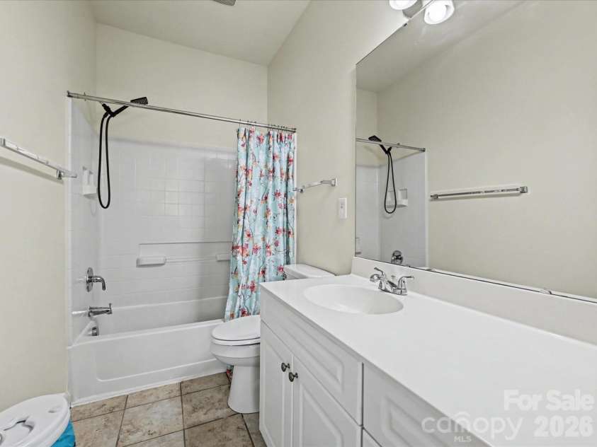 8421 Scotney Bluff Avenue, Charlotte, NC 28273.  MLS# CAR4356591, YatesRealty ID 15719. Full bathroom - second