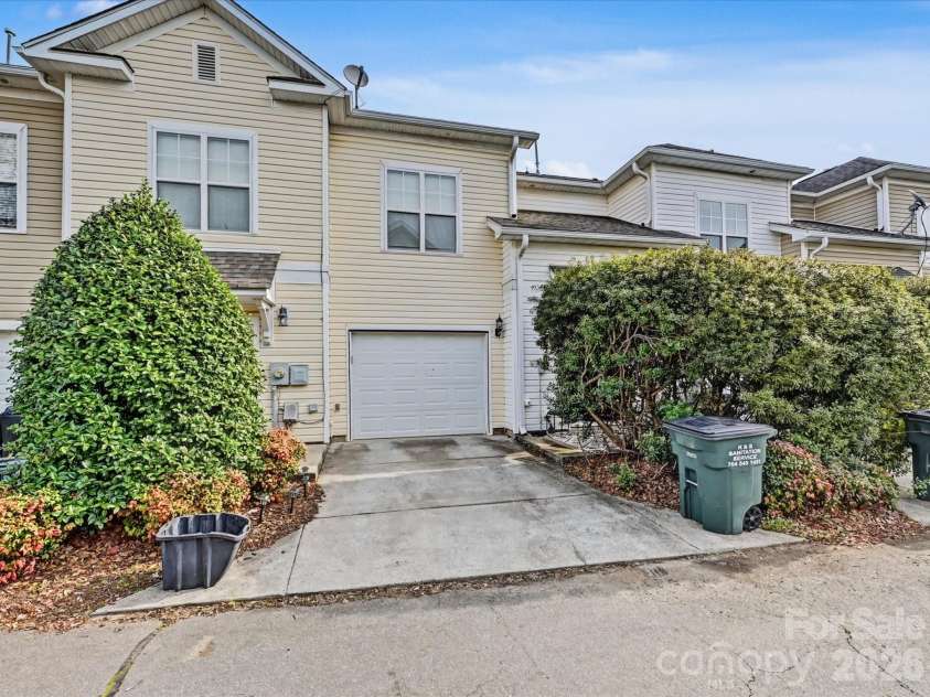 8421 Scotney Bluff Avenue, Charlotte, NC 28273.  MLS# CAR4356591, YatesRealty ID 15719. Garage